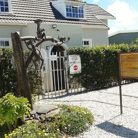 Jembjo'S Knysna Lodge & Backpackers ภายนอก รูปภาพ
