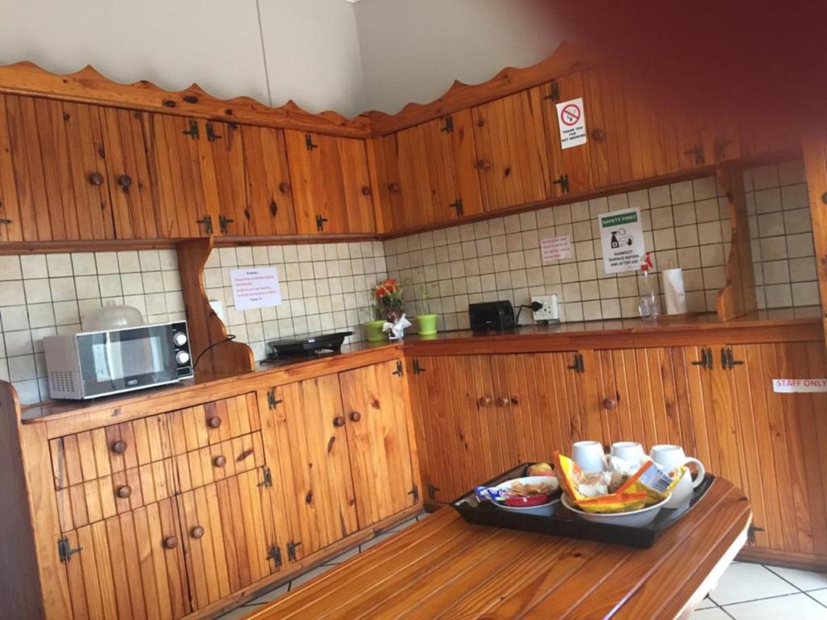 Jembjo'S Knysna Lodge & Backpackers ภายนอก รูปภาพ
