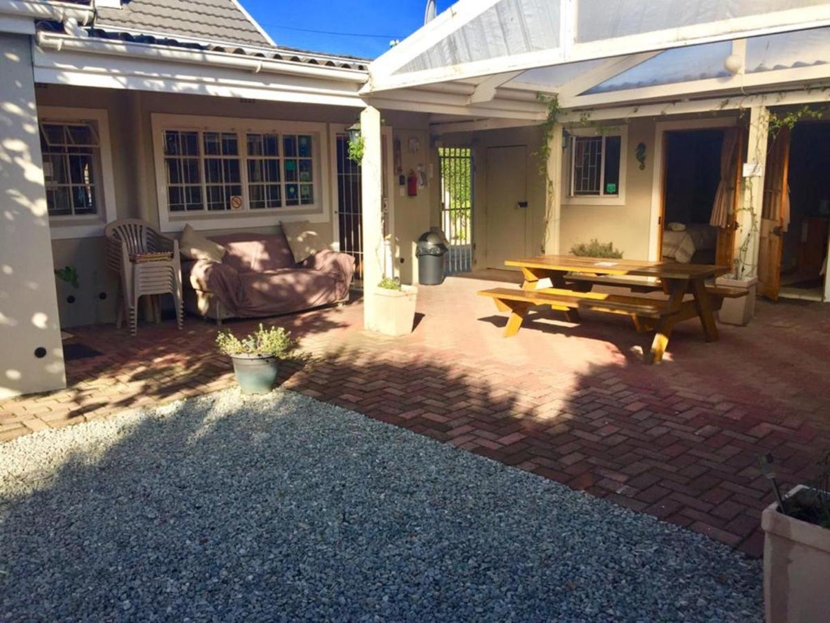 Jembjo'S Knysna Lodge & Backpackers ภายนอก รูปภาพ