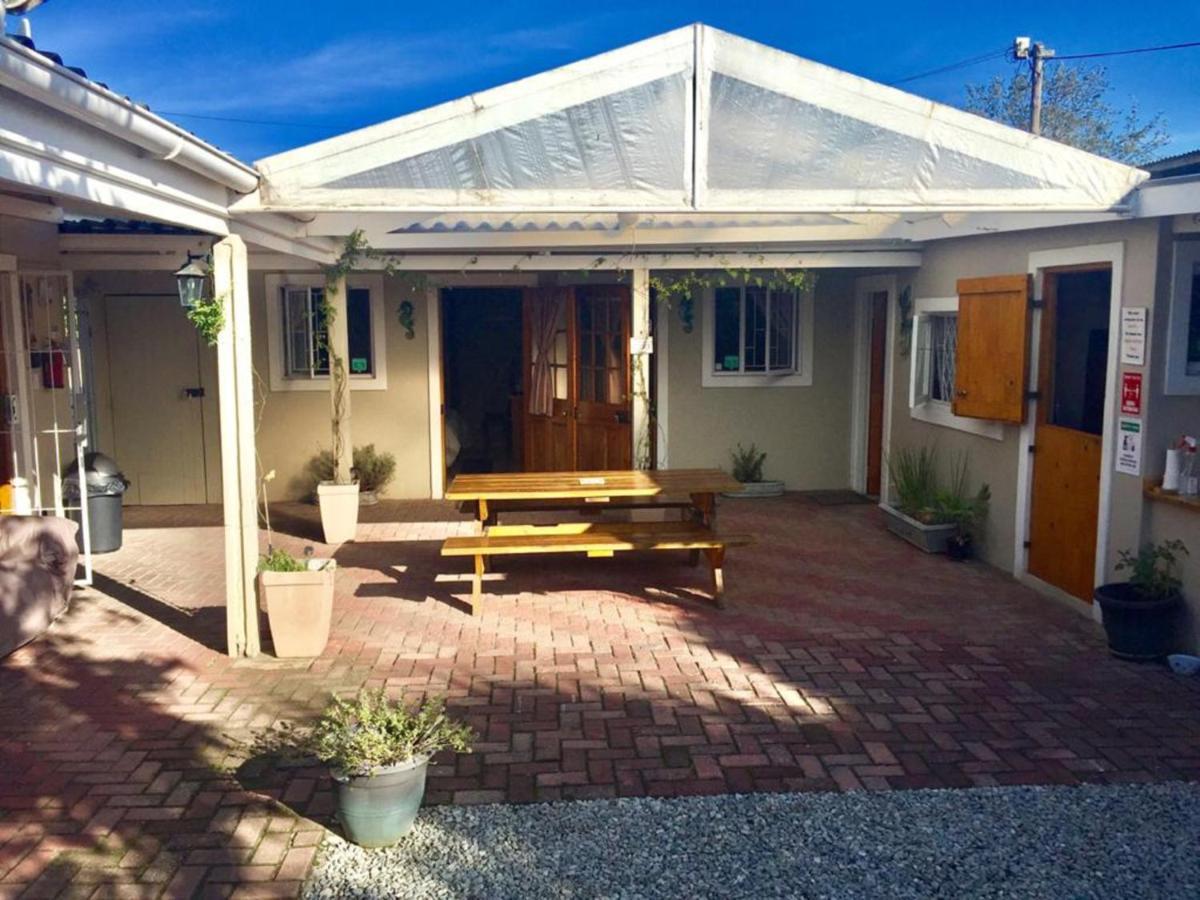 Jembjo'S Knysna Lodge & Backpackers ภายนอก รูปภาพ