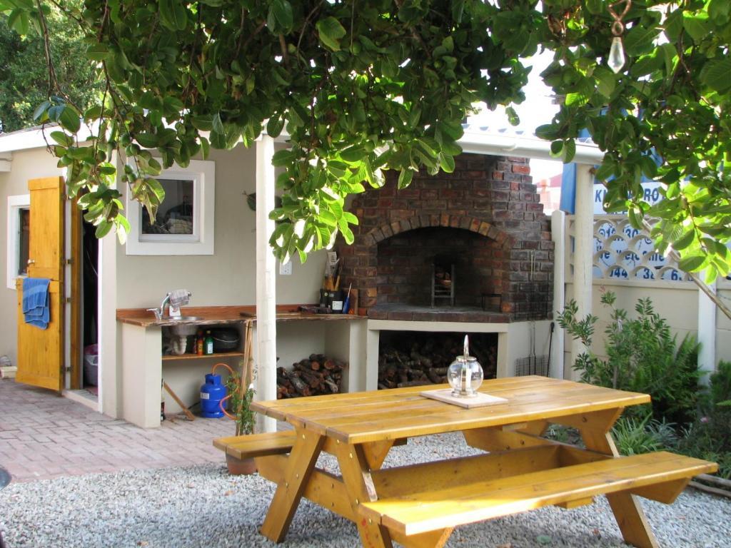Jembjo'S Knysna Lodge & Backpackers ภายนอก รูปภาพ