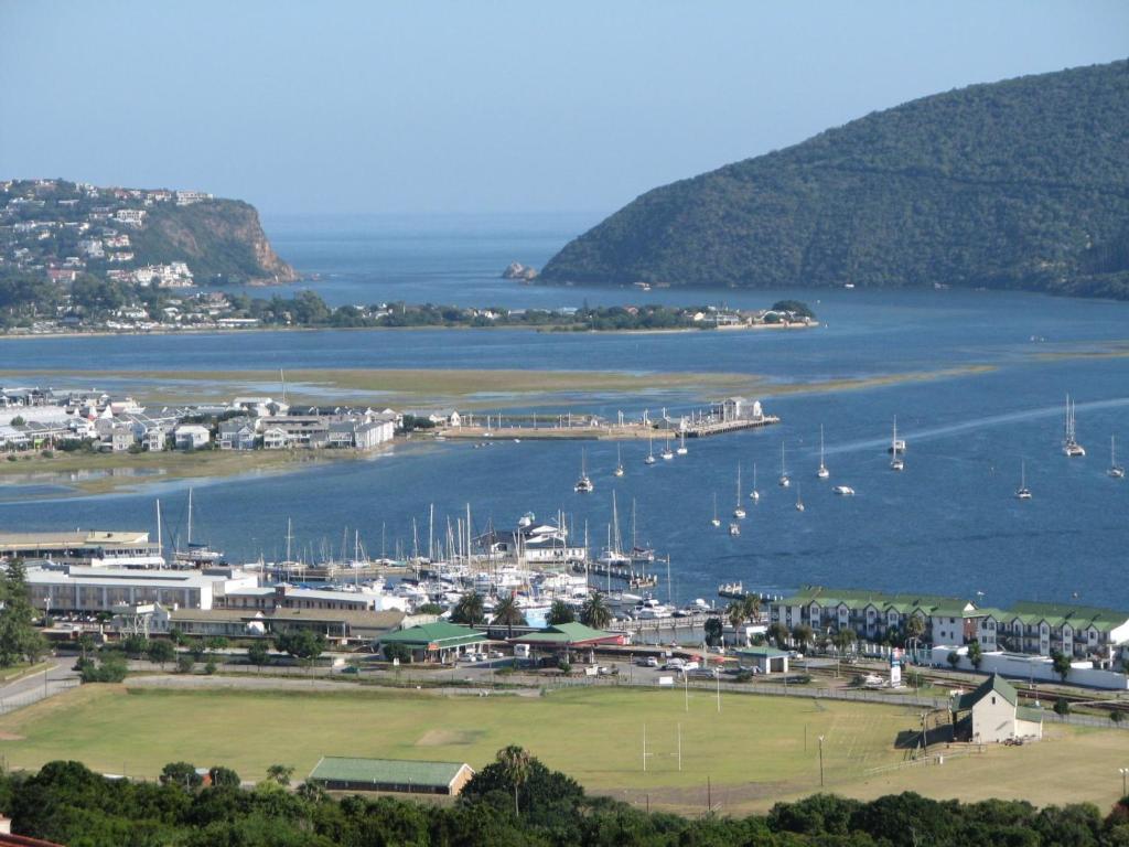 Jembjo'S Knysna Lodge & Backpackers ภายนอก รูปภาพ