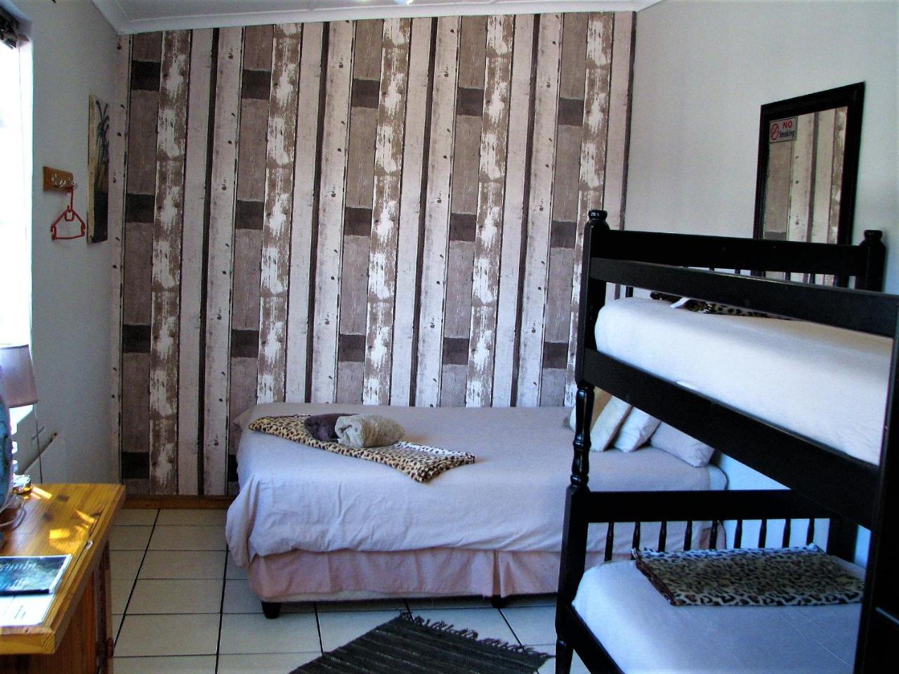 Jembjo'S Knysna Lodge & Backpackers ภายนอก รูปภาพ