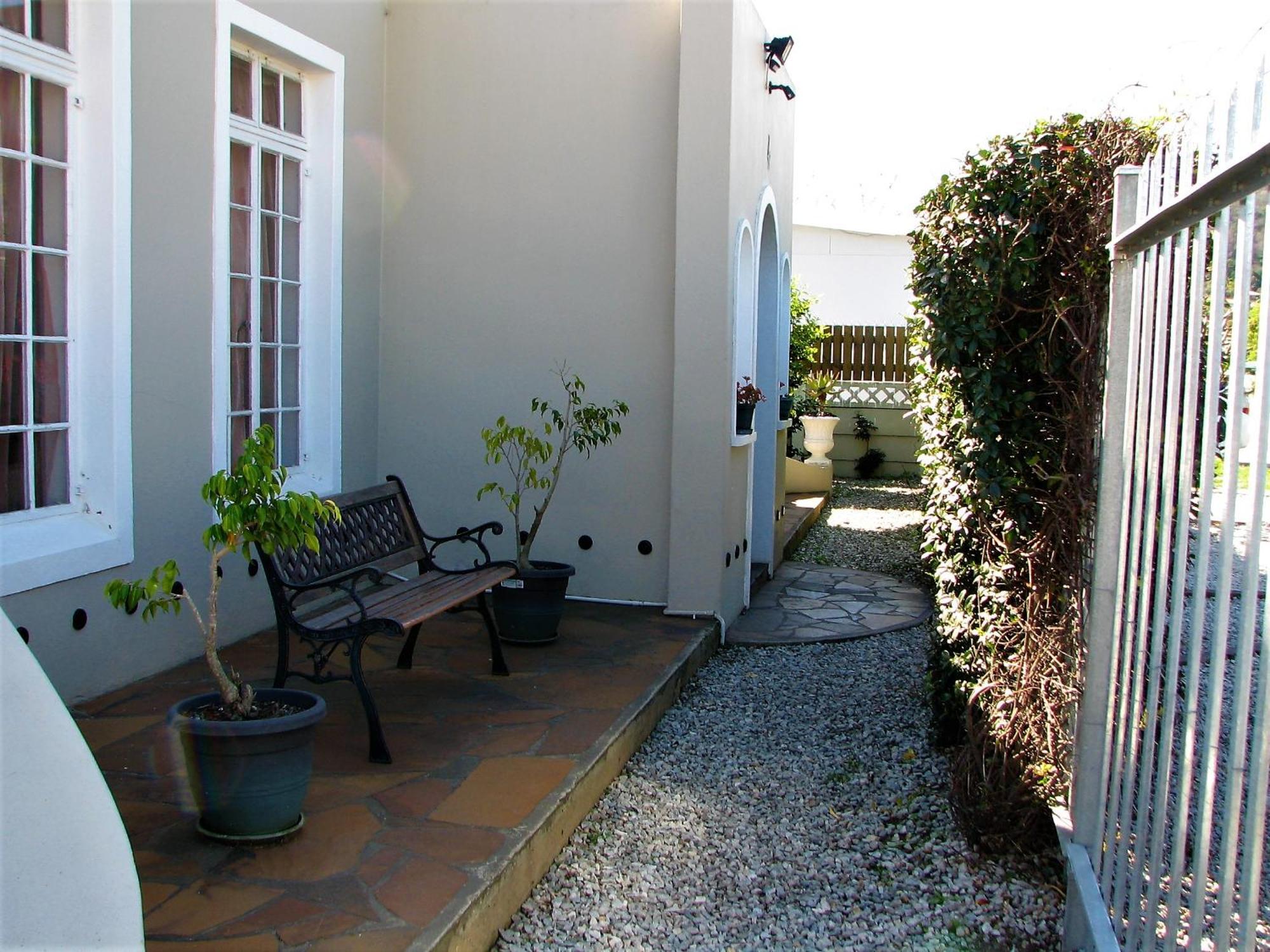 Jembjo'S Knysna Lodge & Backpackers ภายนอก รูปภาพ