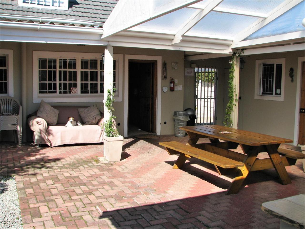 Jembjo'S Knysna Lodge & Backpackers ภายนอก รูปภาพ