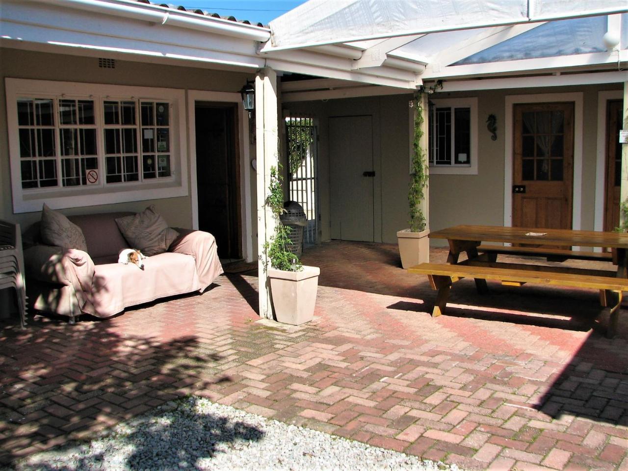 Jembjo'S Knysna Lodge & Backpackers ภายนอก รูปภาพ