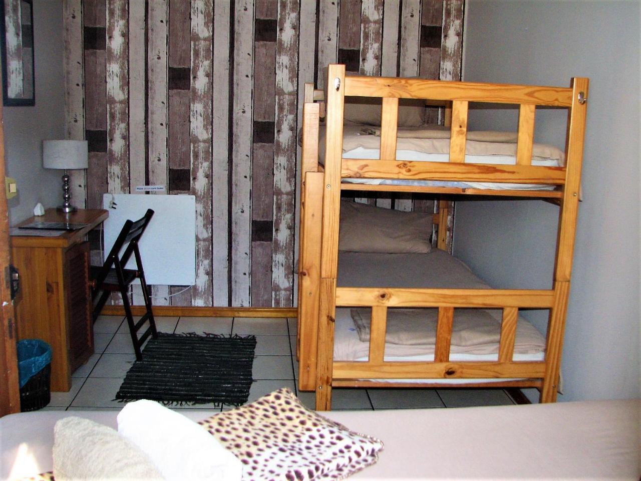 Jembjo'S Knysna Lodge & Backpackers ภายนอก รูปภาพ
