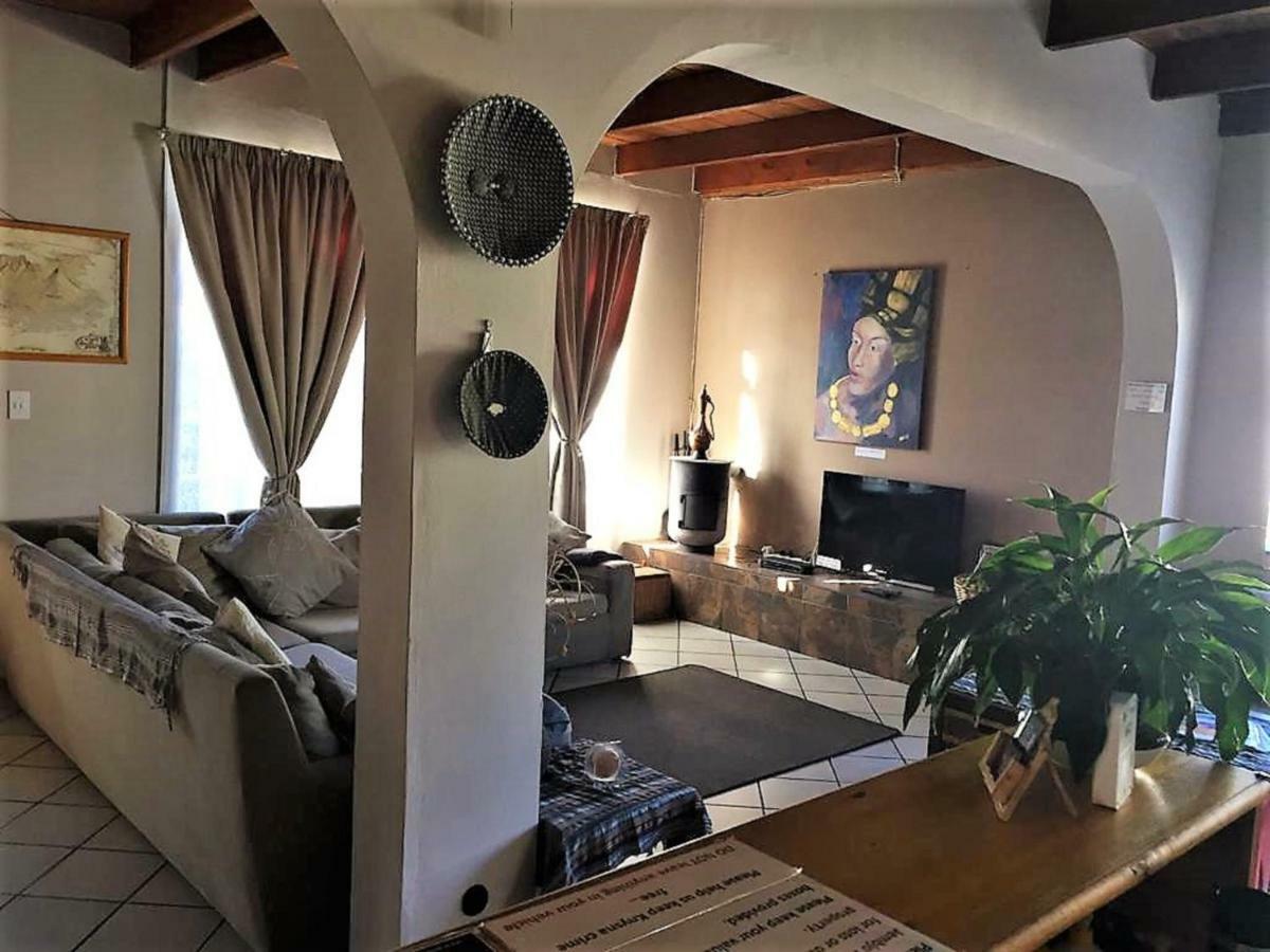 Jembjo'S Knysna Lodge & Backpackers ภายนอก รูปภาพ