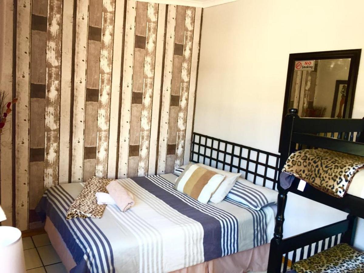 Jembjo'S Knysna Lodge & Backpackers ภายนอก รูปภาพ